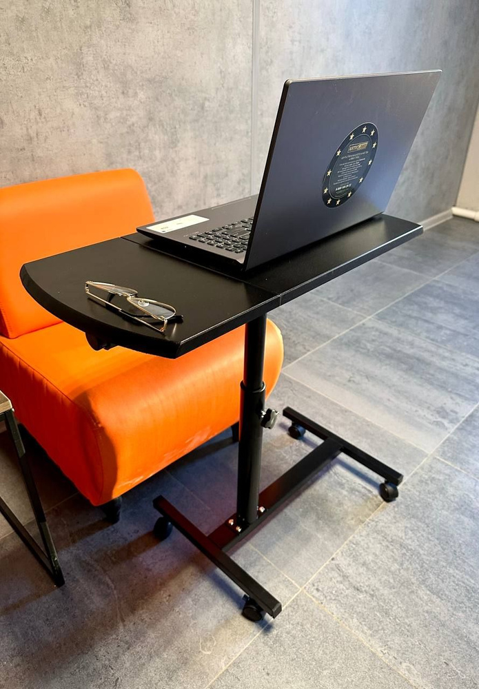 Стол для ноутбука приставный/ Прикроватный столик на колесах/ Столик трансформер для ноутбука/ Складной #1