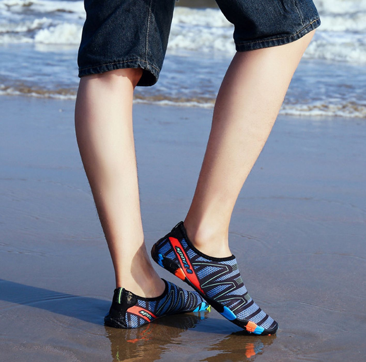 Защита стопы от повреждений и инфекций. Отличное решение для купания и прогулок по пляжу.