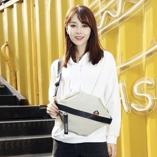 Модная многофункциональная унисекс сумка через плечо Xiaomi DAYDAYBY, большой объем 5 л., бежевая  #1