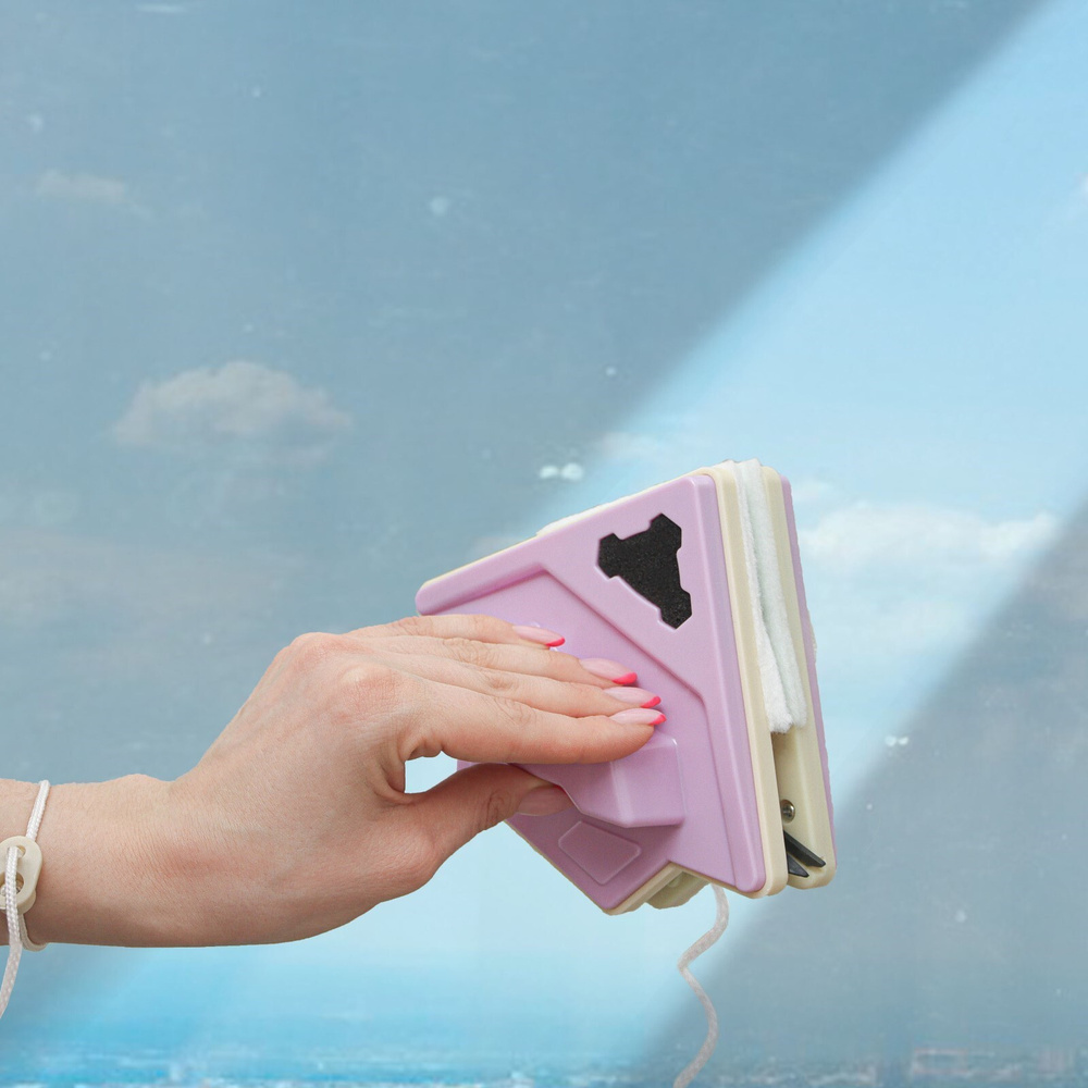 Магнитная щётка для мытья окон с двух сторон Доляна, треугольная, с водосгоном, длина 13 см., цвет фиолетовый, #1
