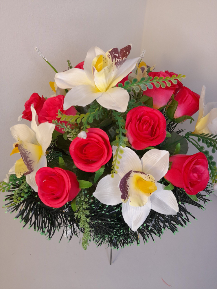 Ритуальная композиция большая Полянка корзина траурная из искусственных цветов розы  #1