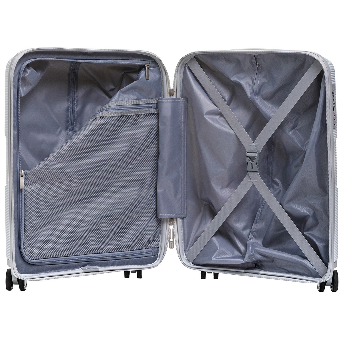 Внутри чемодана одно отделение на замке с дополнительным карманом и просторное отделение с багажными ремнями для еще более удобной организации.