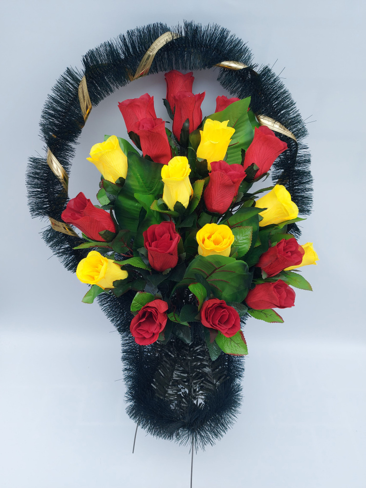 Корзина ритуальная с желто-красными розами 21 бутон 90 см высота, украшение цветника на могиле  #1