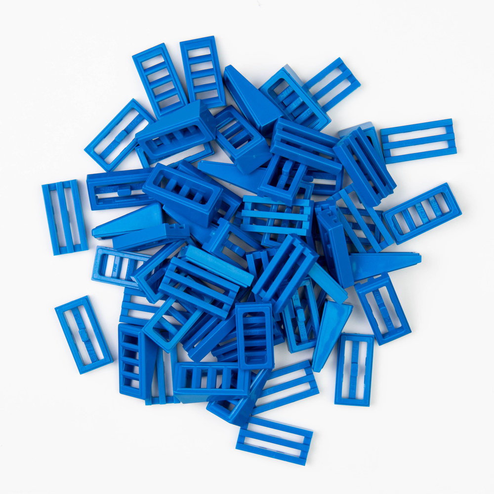 Набор деталей от Куботеки: синие скосы с решеткой размер 2х1х2/3 и специальные тайлы c решеткой размер #1
