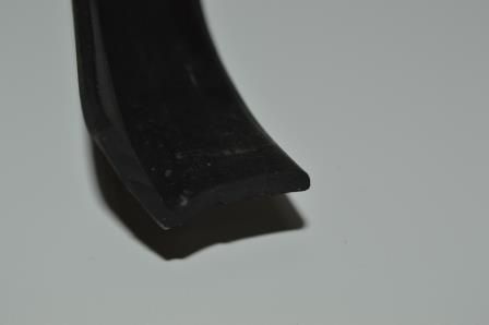 Профиль резиновый уплотнительный Г-образный черного цвета. Козырек 20 мм, высота 25 мм. Длина 3 метра. #1