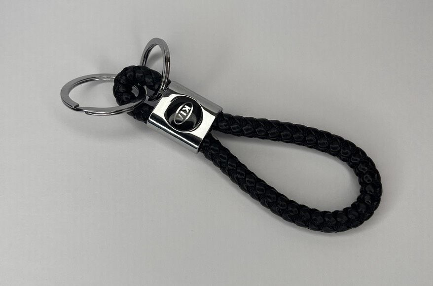 Брелок для автомобильных ключей из плетеной кожи Kia #1
