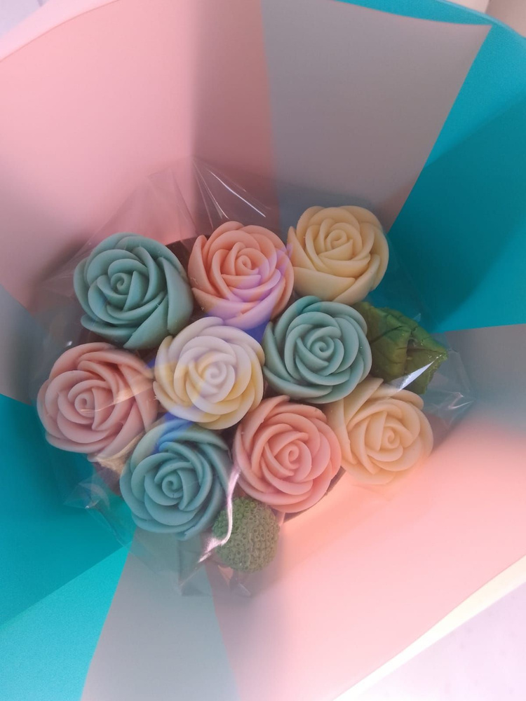Цветы из шоколада, 9 мини роз с декором, голубая упаковка.  #1